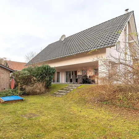 Daniela Mit Terrasse Und Garten